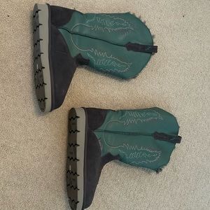 WOMEN'S SUPERLAMB COWGIRL WINTER BOOTS - USALLY $200 - Worn once